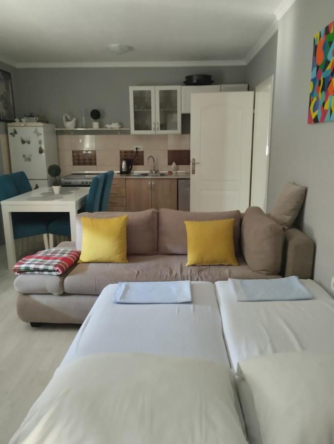Apartman All Seasons Hotonj Esterno foto