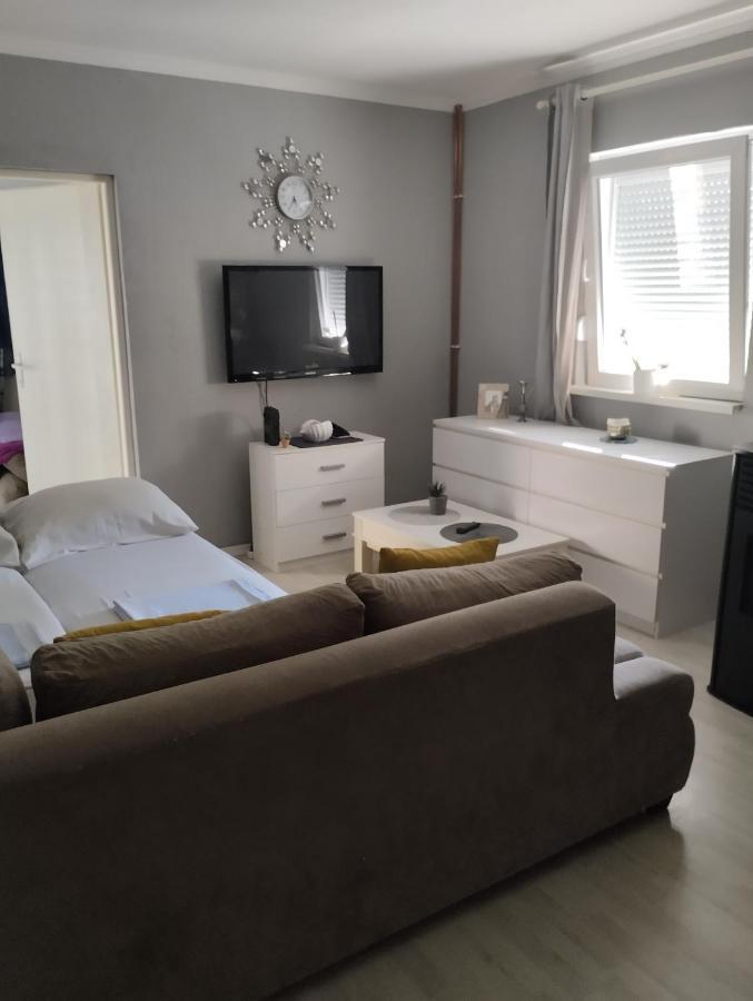 Apartman All Seasons Hotonj Esterno foto