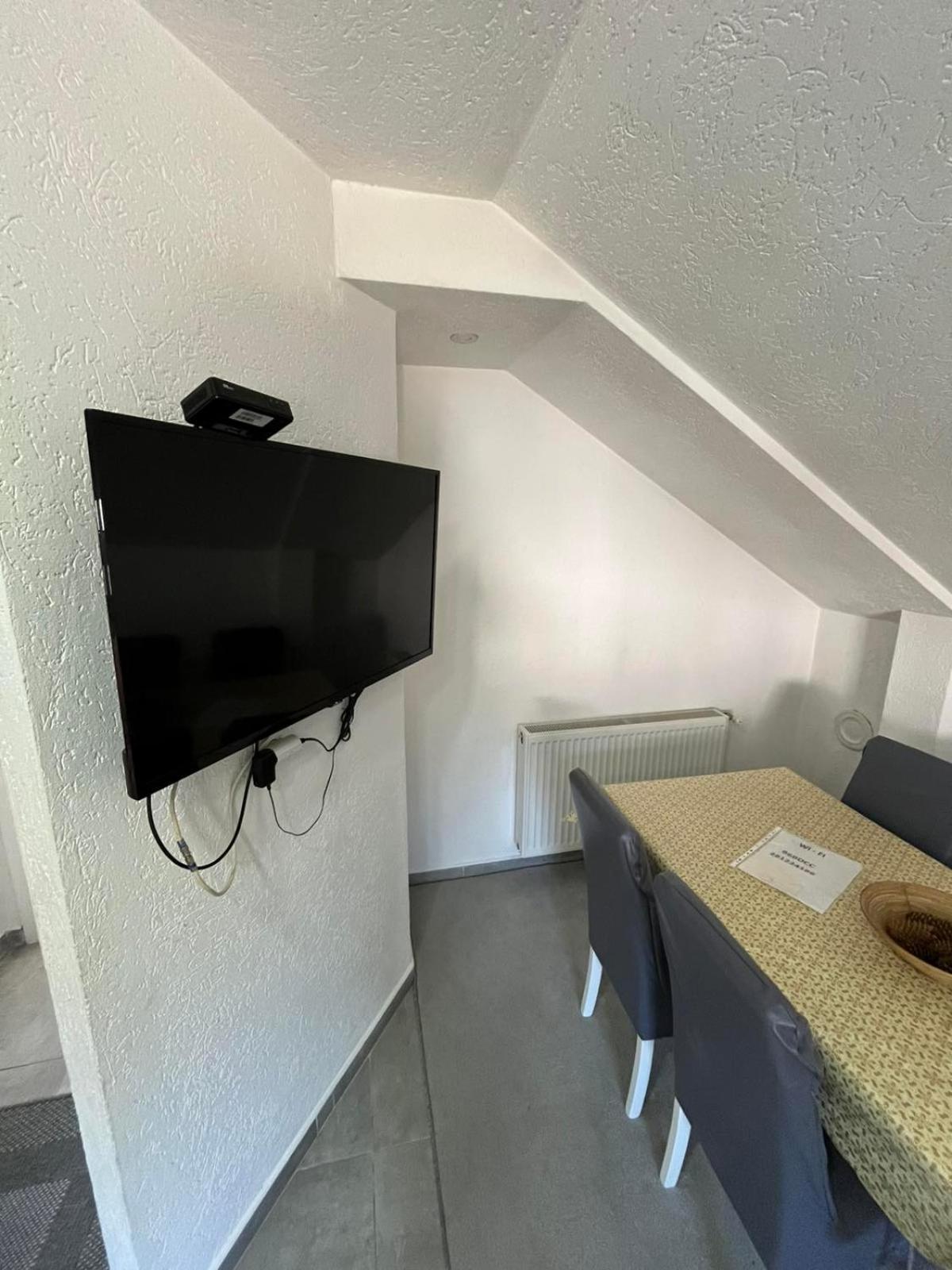 Apartman All Seasons Hotonj Esterno foto