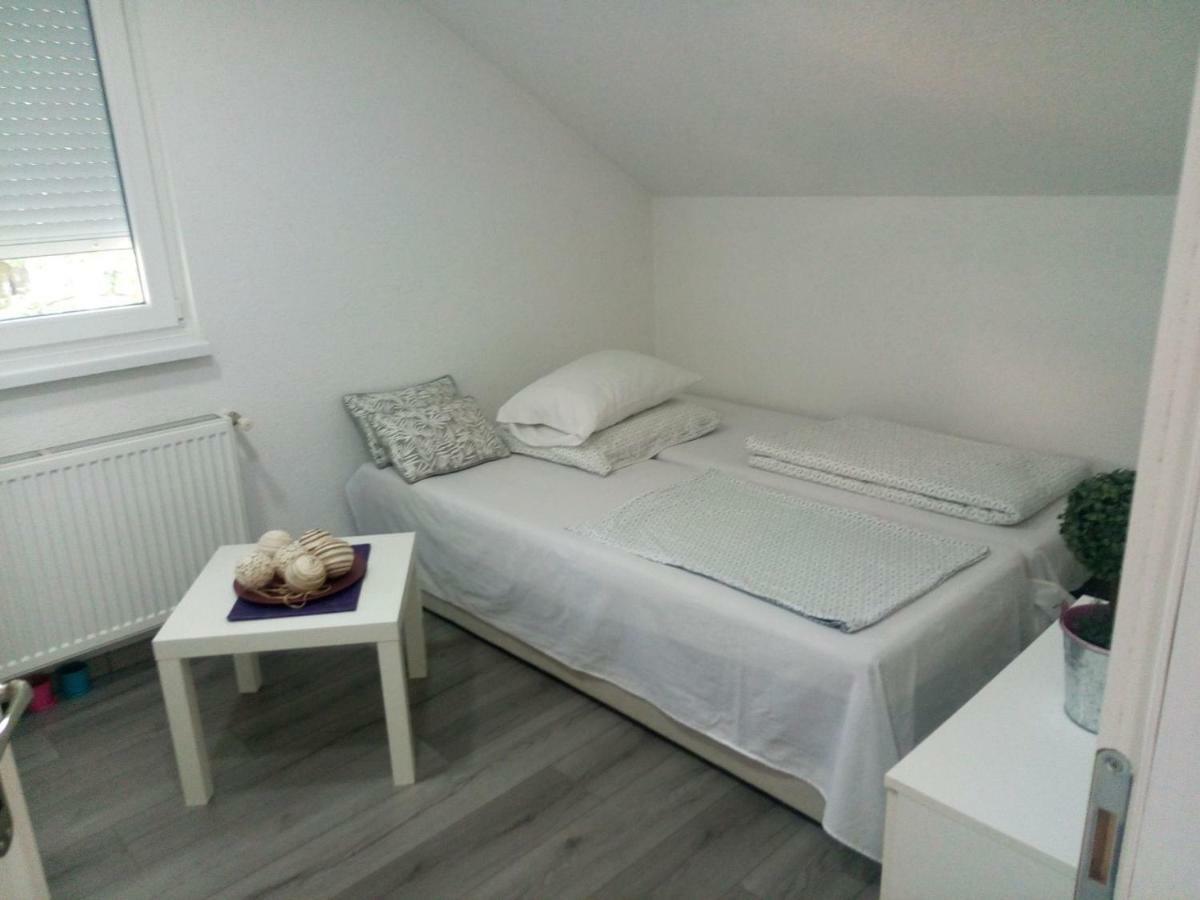 Apartman All Seasons Hotonj Esterno foto